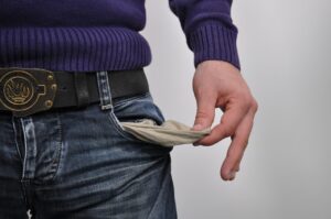なぜお金がたまらないのか、その理由と解決策は？