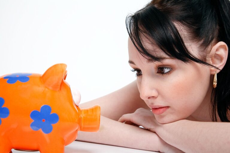 ズボラ貯金アプリは本当に効果的？選び方と注意点を解説！